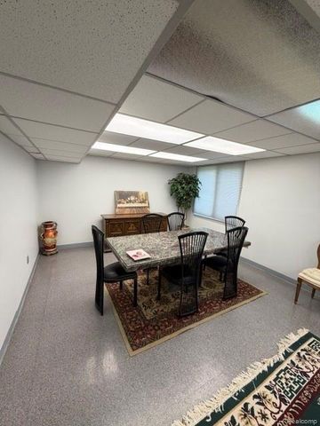 4070 Foxpointe Drive, West Bloomfield, MI 48323