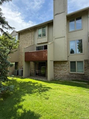 4070 Foxpointe Drive, West Bloomfield, MI 48323