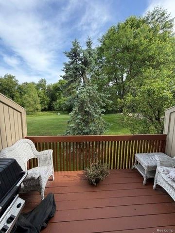 4070 Foxpointe Drive, West Bloomfield, MI 48323