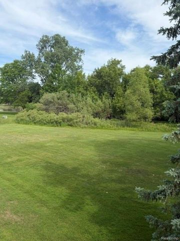 4070 Foxpointe Drive, West Bloomfield, MI 48323