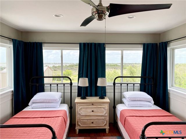 700 Swan Point Marina Road, Seadrift, TX 77983