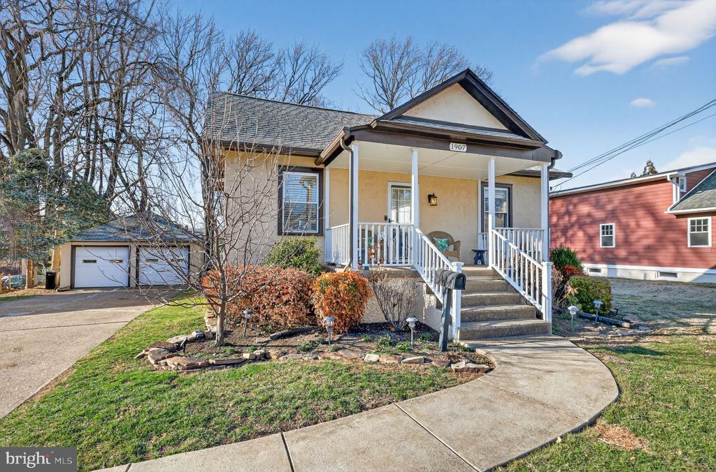 1907 PERSHING AVE, Morton, PA 19070