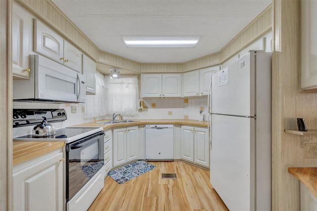 19 HAWAIIAN WAY, Leesburg, FL 34788