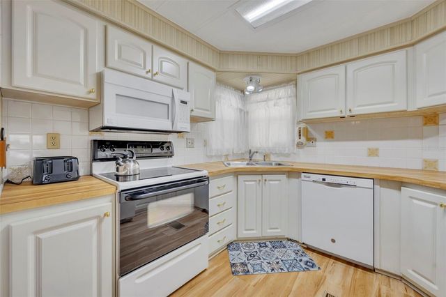 19 HAWAIIAN WAY, Leesburg, FL 34788