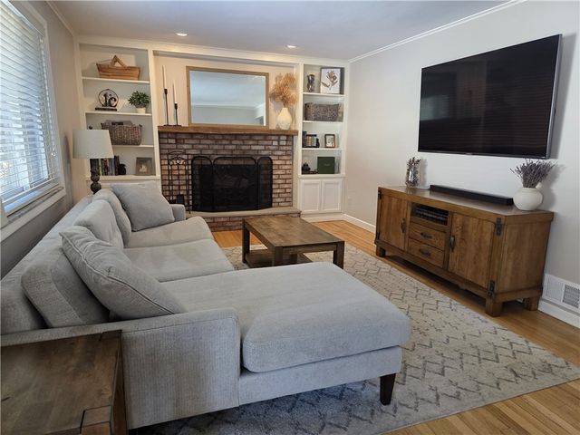 2847 Shamrock Dr, Hampton, PA 15101