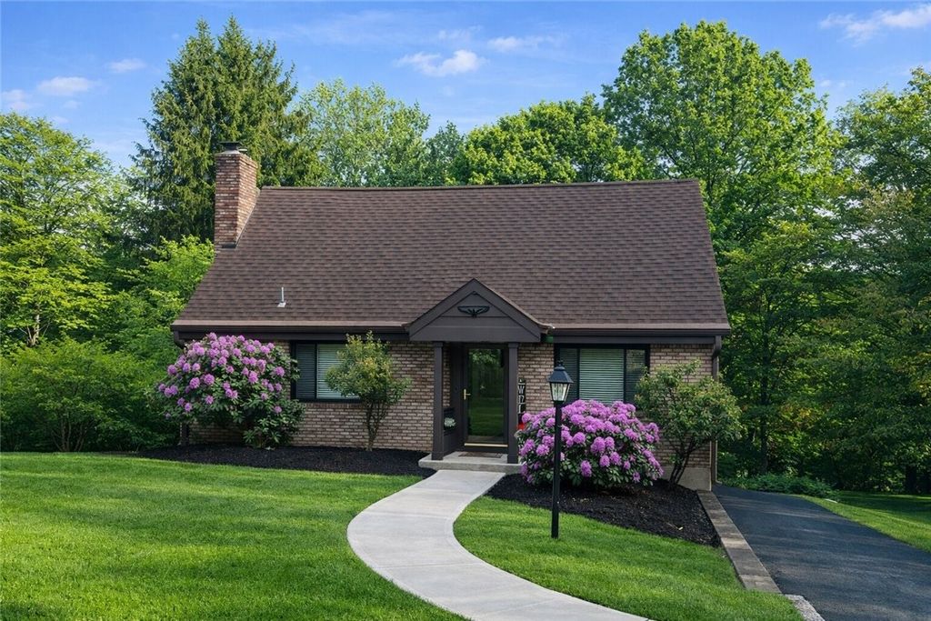 2847 Shamrock Dr, Hampton, PA 15101