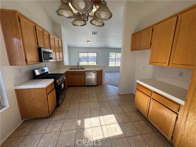 2070 Dayflower Court, Perris, CA 92571