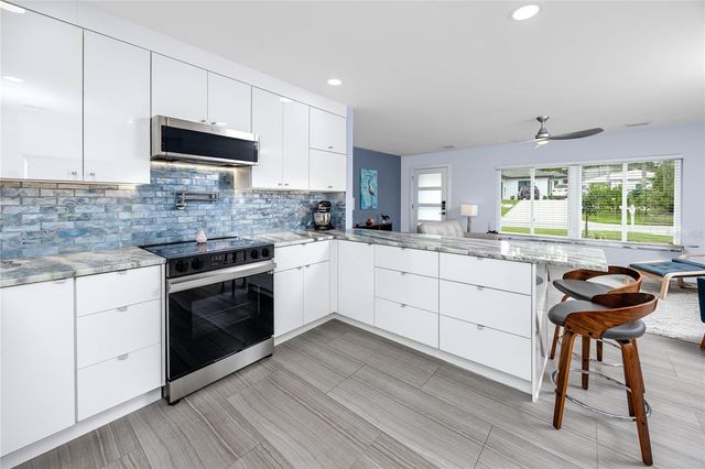 2597 CRESCENT DRIVE, Largo, FL 33770