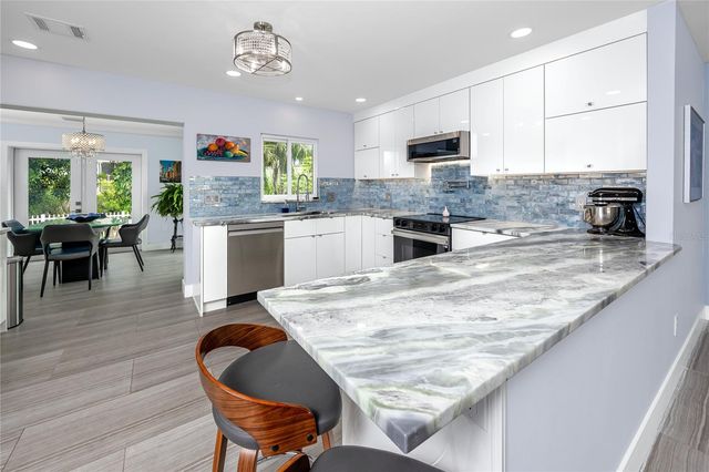 2597 CRESCENT DRIVE, Largo, FL 33770