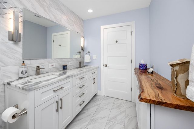 2597 CRESCENT DRIVE, Largo, FL 33770