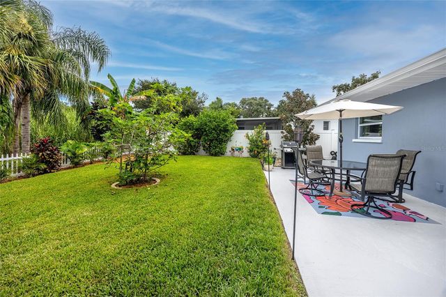 2597 CRESCENT DRIVE, Largo, FL 33770