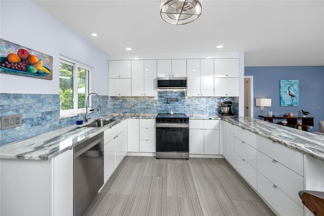 2597 CRESCENT DRIVE, Largo, FL 33770