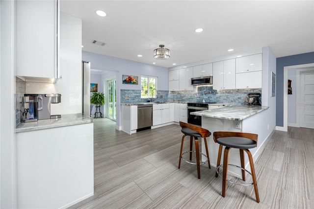 2597 CRESCENT DRIVE, Largo, FL 33770