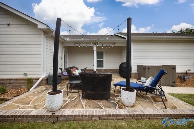 8013 Deer Crossing Circle, Owens Cross Roads, AL 35763