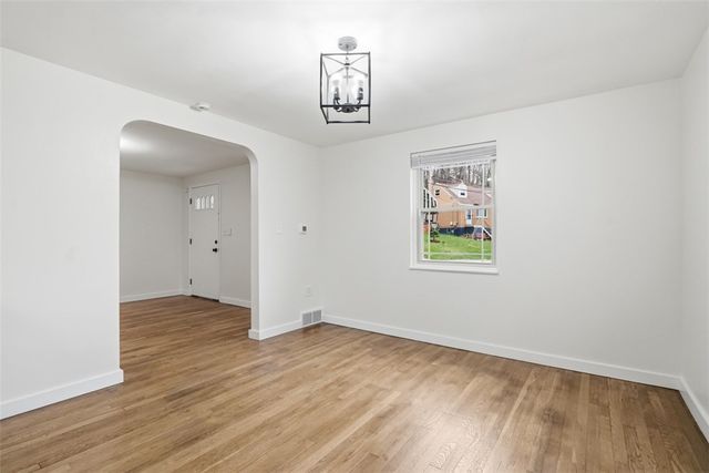 885 Middle Rd, Castle Shannon, PA 15234