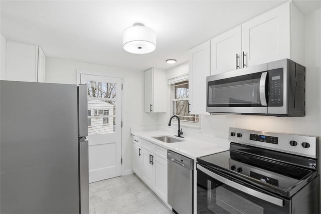 885 Middle Rd, Castle Shannon, PA 15234