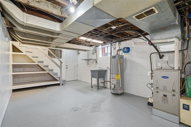 885 Middle Rd, Castle Shannon, PA 15234