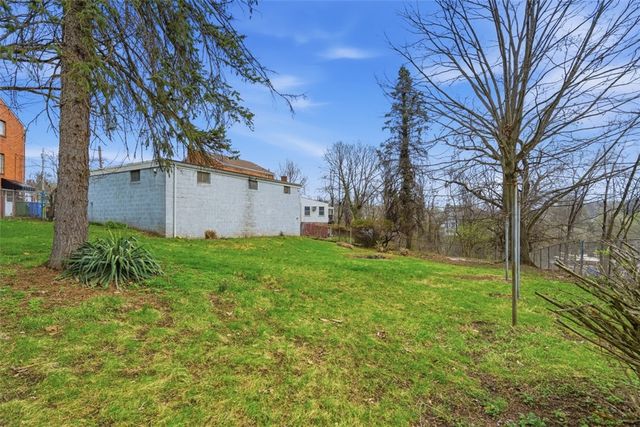 885 Middle Rd, Castle Shannon, PA 15234