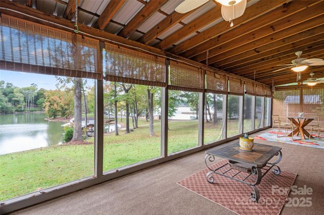 3733 Fox Valley Road, Charlotte, NC 28278