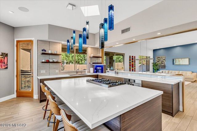 1124 W Saddlehorn Place, Oro Valley, AZ 85704