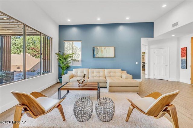 1124 W Saddlehorn Place, Oro Valley, AZ 85704