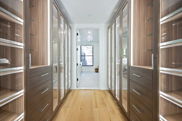 391 MANHATTAN Avenue, New York City, NY 10026