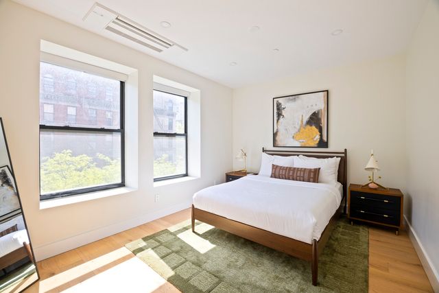 391 MANHATTAN Avenue, New York City, NY 10026