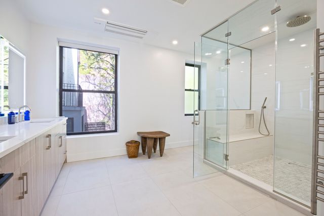 391 MANHATTAN Avenue, New York City, NY 10026