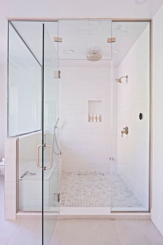 391 MANHATTAN Avenue, New York City, NY 10026