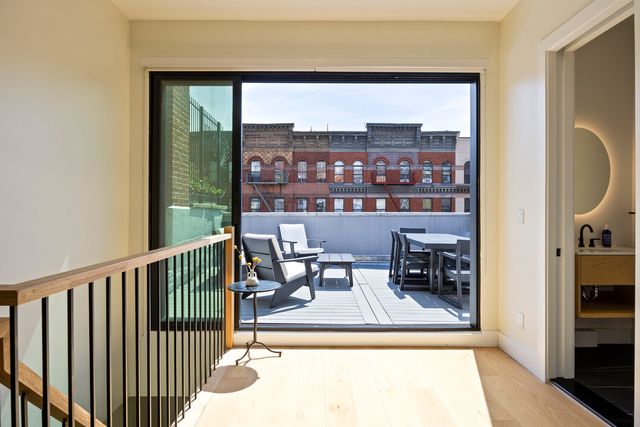 391 MANHATTAN Avenue, New York City, NY 10026