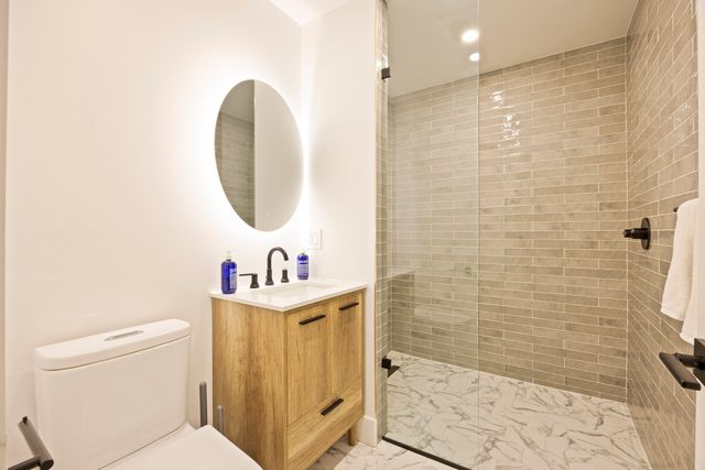 391 MANHATTAN Avenue, New York City, NY 10026