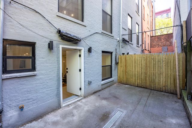 391 MANHATTAN Avenue, New York City, NY 10026