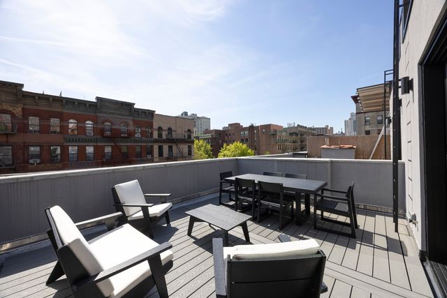 391 MANHATTAN Avenue, New York City, NY 10026