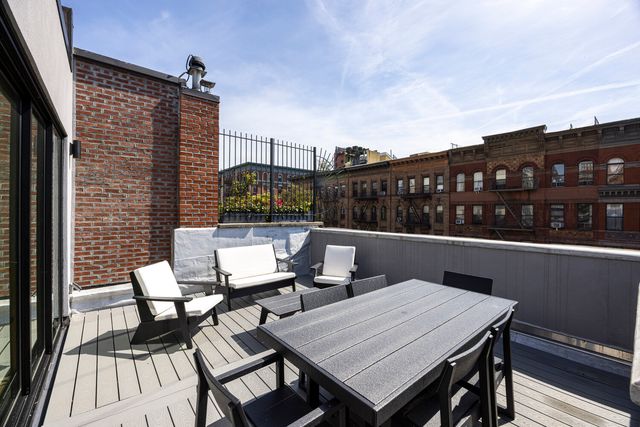 391 MANHATTAN Avenue, New York City, NY 10026