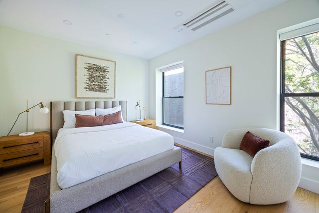 391 MANHATTAN Avenue, New York City, NY 10026
