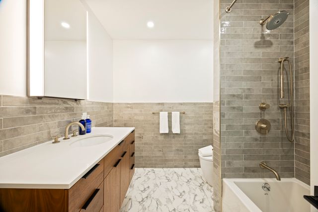 391 MANHATTAN Avenue, New York City, NY 10026