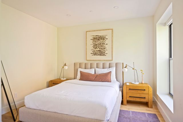 391 MANHATTAN Avenue, New York City, NY 10026