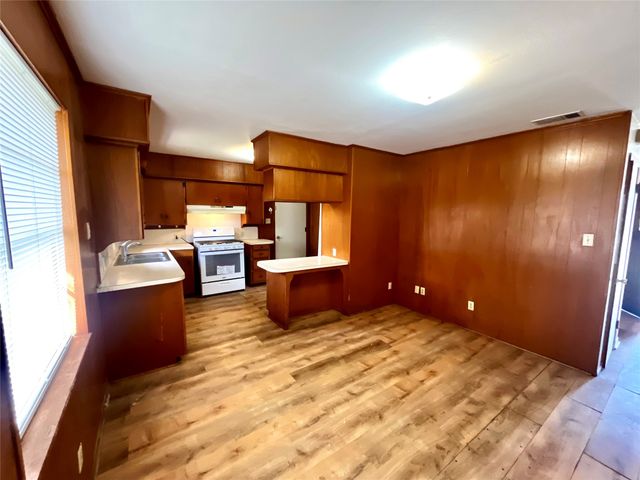 915 N Spring Street, Grand Saline, TX 75140