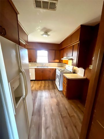 915 N Spring Street, Grand Saline, TX 75140