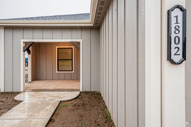 1800-1802 Broadfoot Drive, Abilene, KS 67410