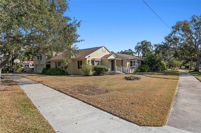 100 CATALAN BOULEVARD NE, St Petersburg, FL 33704