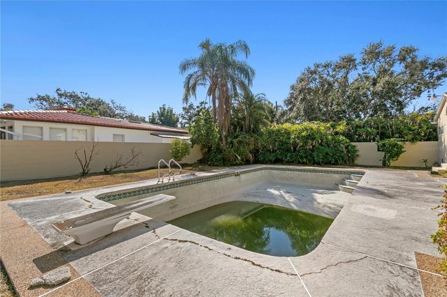 100 CATALAN BOULEVARD NE, St Petersburg, FL 33704