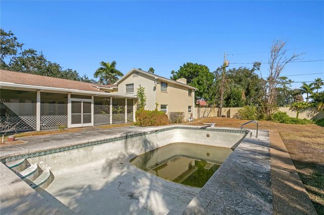 100 CATALAN BOULEVARD NE, St Petersburg, FL 33704