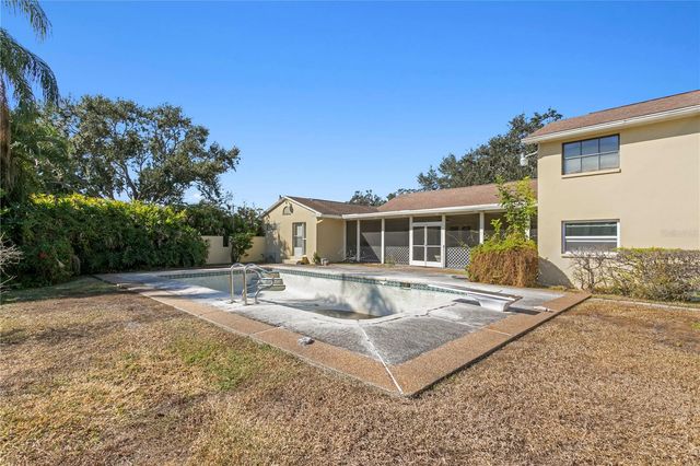 100 CATALAN BOULEVARD NE, St Petersburg, FL 33704