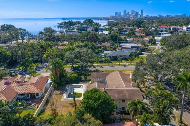 100 CATALAN BOULEVARD NE, St Petersburg, FL 33704