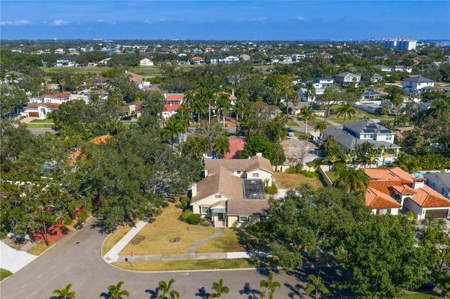 100 CATALAN BOULEVARD NE, St Petersburg, FL 33704