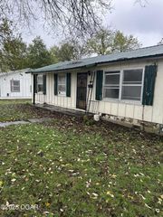 1210 Walnut Street, Carthage, MO 64836