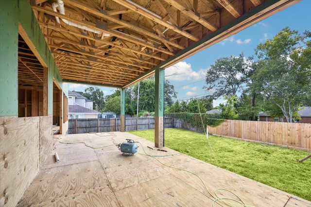 2031 Saxon Drive, Houston, TX 77018