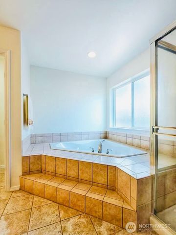 35035 41st Place S, Auburn, WA 98001