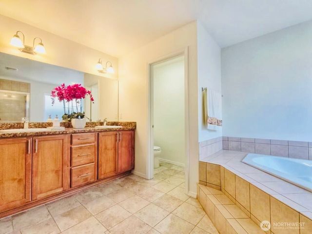 35035 41st Place S, Auburn, WA 98001